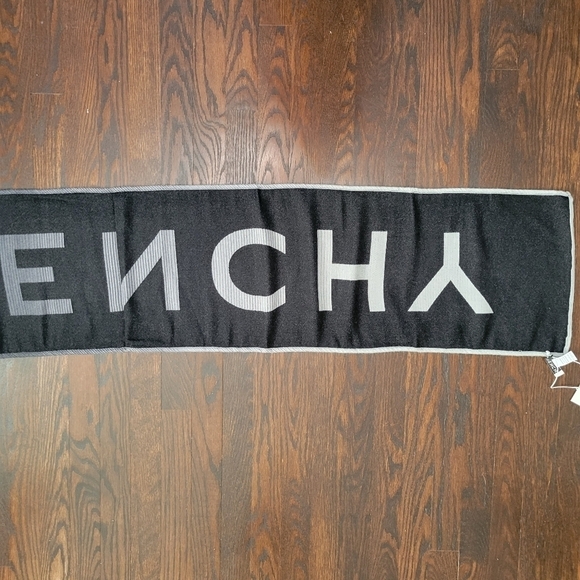 Givenchy Large Logo Gradient Scarf - Picture 6 of 10